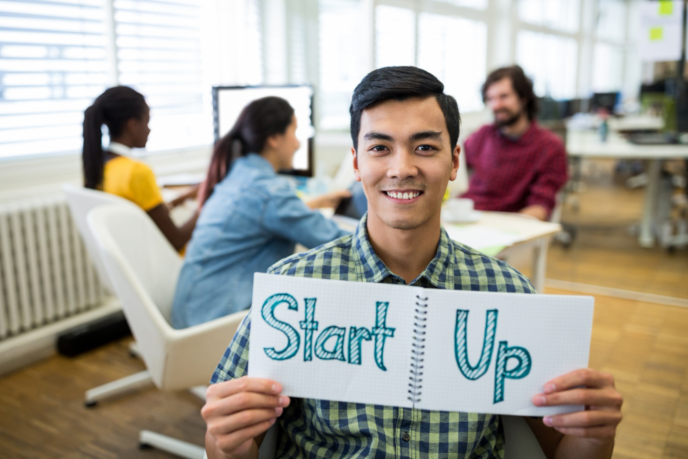 7 Perfect Business Ideas with AI if You Travel Too Often